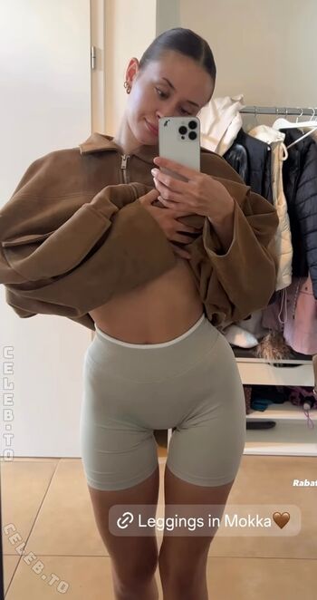 Full leaked Lillyfayye private onlyfans photo