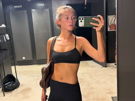 Full leaked Lily chee page private onlyfans photo