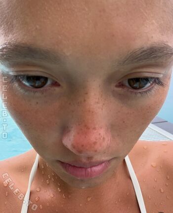 Full leaked Lily chee page private onlyfans photo