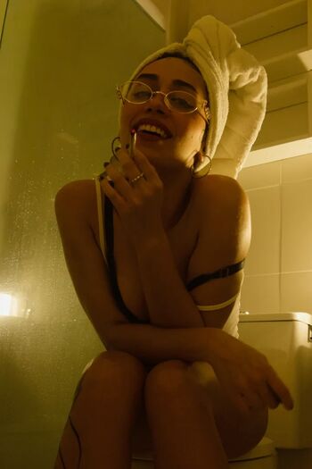 Full leaked Linapvuwu private onlyfans photo