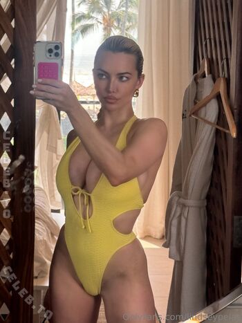 Full leaked Lindsey pelas  page private onlyfans photo
