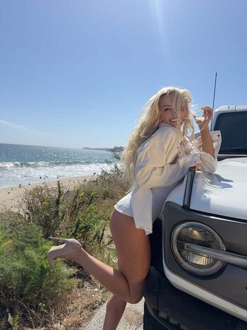 Full leaked Lindsey pelas  page private onlyfans photo