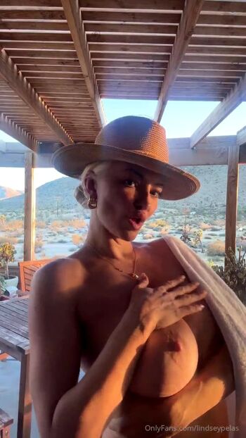 Full leaked Lindsey pelas  page private onlyfans photo