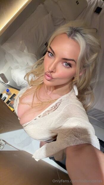 Lindsey Pelas