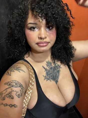 Full leaked Lipglossdollqueen private onlyfans photo