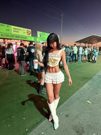 Full leaked Lisha li private onlyfans photo