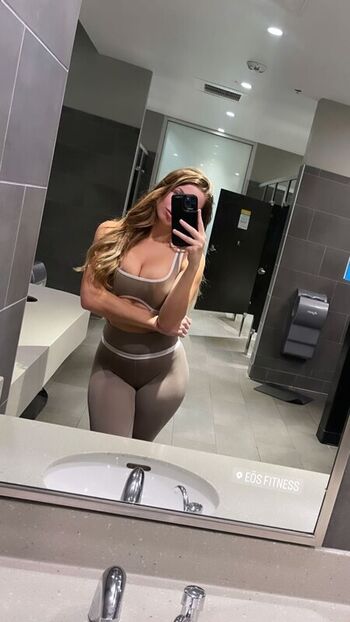 Full leaked Lissykatt private onlyfans photo