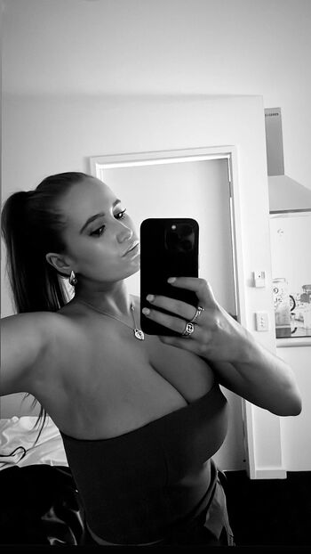 Full leaked Liv drake private onlyfans photo