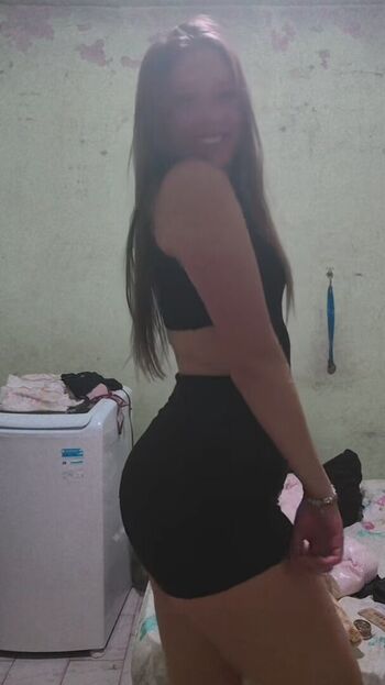 Full leaked Loiraa private onlyfans photo