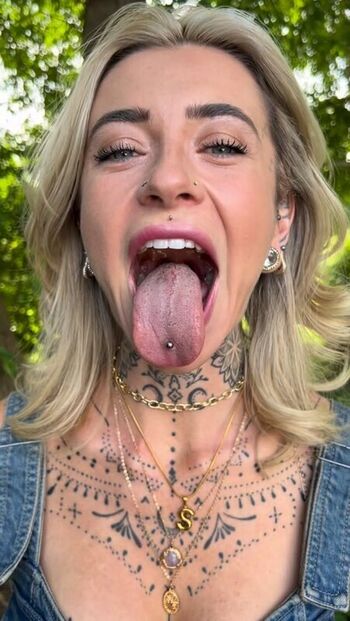 Full leaked Long tongue fetish private onlyfans photo