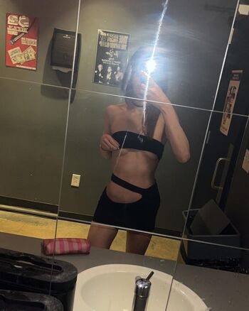Full leaked Lonnietheyogini private onlyfans photo