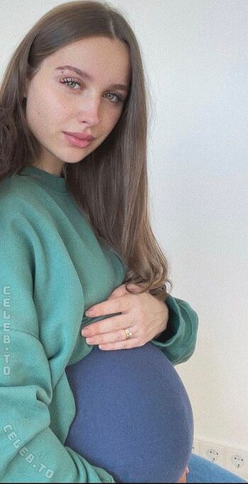 Full leaked Louisa jindaoui private onlyfans photo