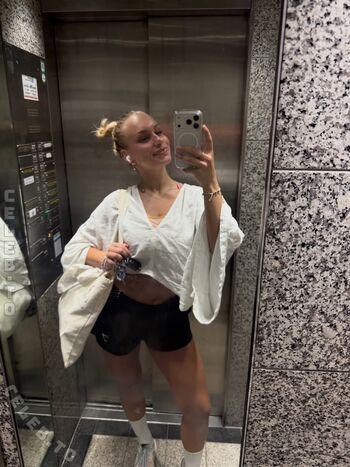 Full leaked Loulou fbl page private onlyfans photo