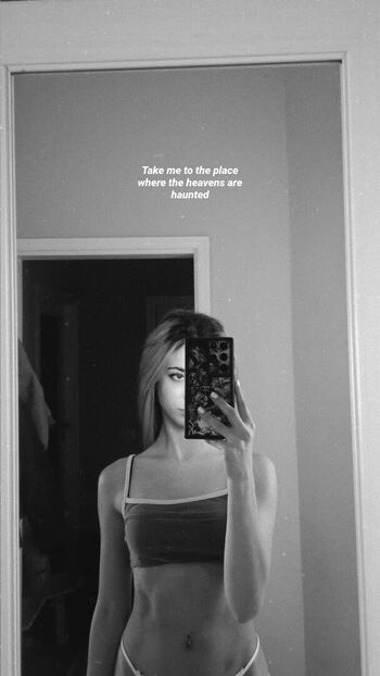 Full leaked Lucrelisa private onlyfans photo