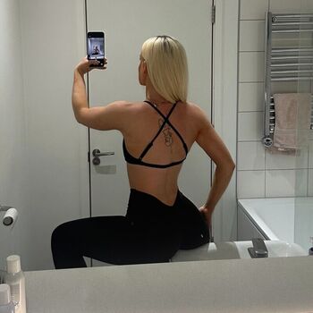 Full leaked Lucycombe private onlyfans photo