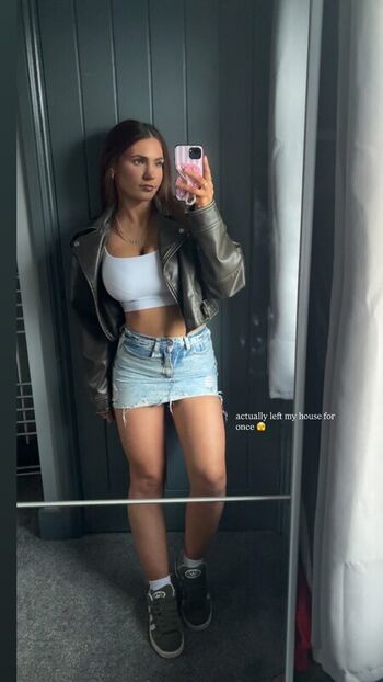 Full leaked Lucyy moss private onlyfans photo
