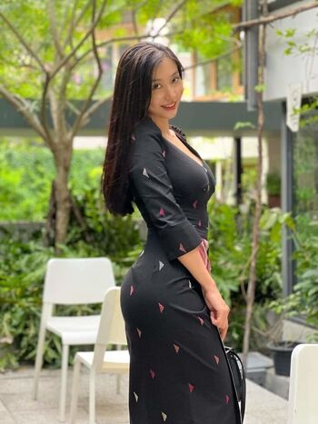 Full leaked Lulu aung private onlyfans photo