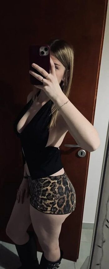 Full leaked Luu dailoff private onlyfans photo