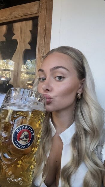 Full leaked Luuxisa private onlyfans photo