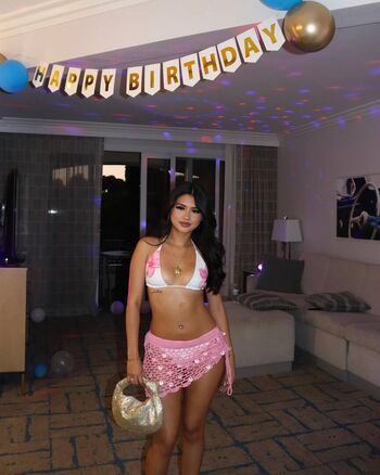 Full leaked Luxuraa private onlyfans photo