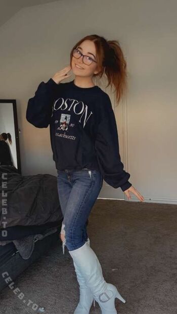 Full leaked Lyssaurora private onlyfans photo