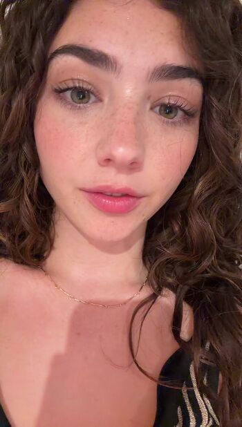 Full leaked Lyzzahh private onlyfans photo