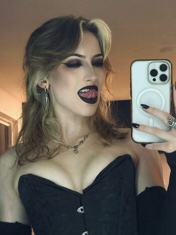 Full leaked Maisielynnie private onlyfans photo