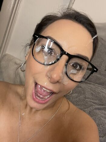 Mariah Leonne