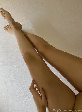 Full leaked Masturbating with showing feet private onlyfans photo