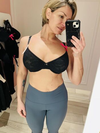 Full leaked Mature women page private onlyfans photo