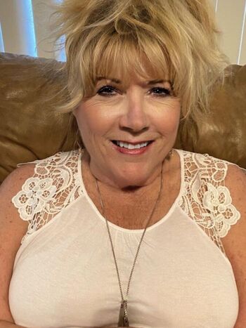 Full leaked Mature women page private onlyfans photo