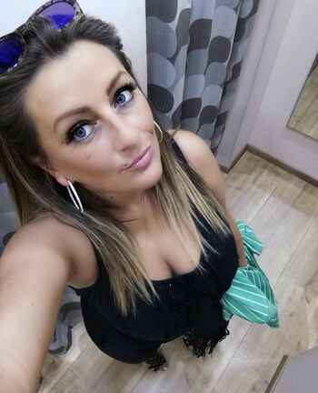 Full leaked Mature women private onlyfans photo