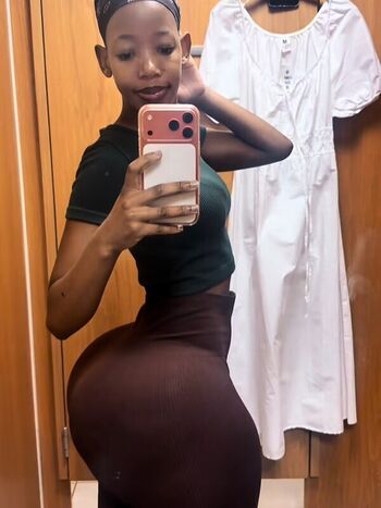 Full leaked Mazizi private onlyfans photo