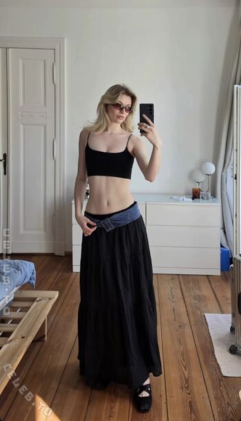 Full leaked Merleperle private onlyfans photo
