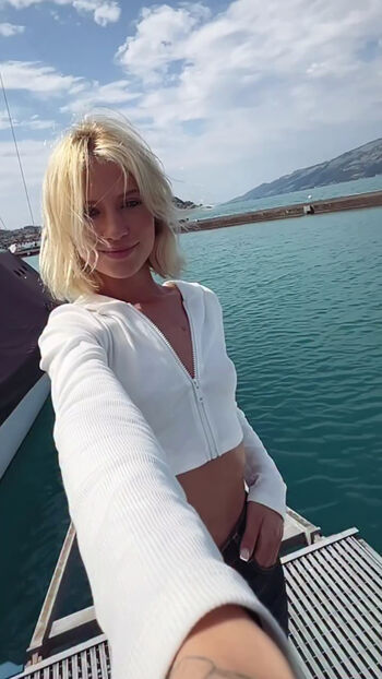 Full leaked Mia shy page private onlyfans photo