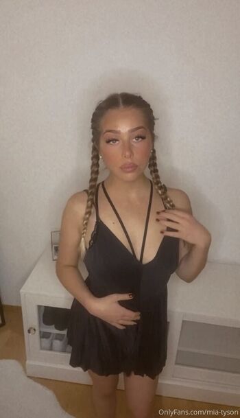 Full leaked Mia tyson private onlyfans photo