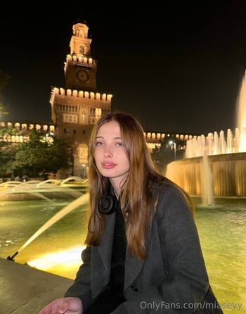 Full leaked Oliv tay/ private onlyfans photo