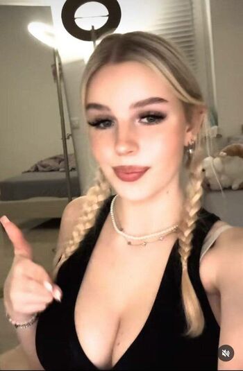 Full leaked Mialiliaa page private onlyfans photo