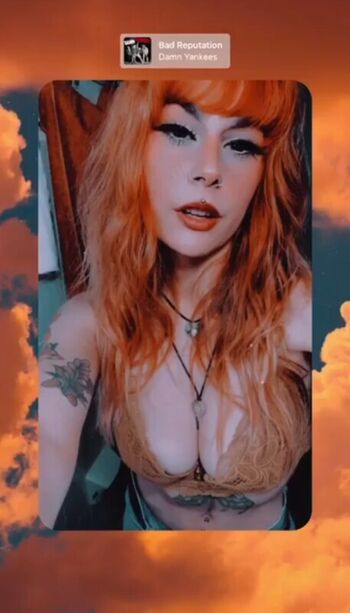 MiaVonFox