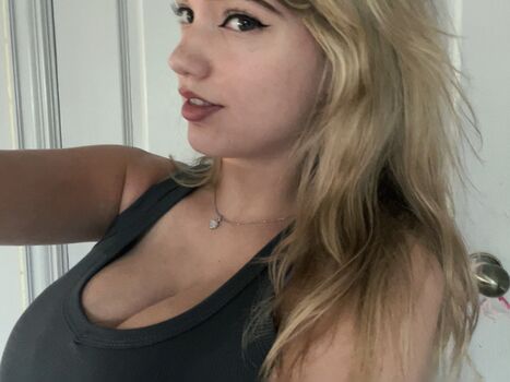 Full leaked Mikahhlynn page private onlyfans photo