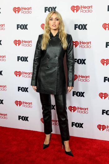 Full leaked Miley cyrus page private onlyfans photo