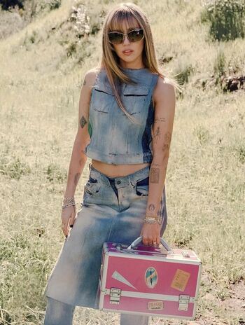 Full leaked Miley cyrus page private onlyfans photo