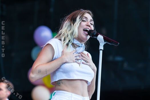 Full leaked Miley cyrus page private onlyfans photo