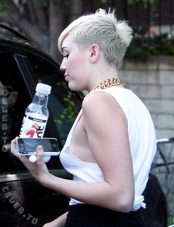 Full leaked Miley cyrus page private onlyfans photo
