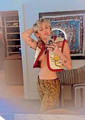 Full leaked Miley cyrus page private onlyfans photo