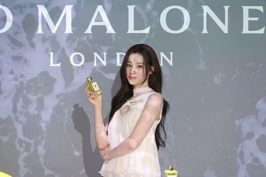 Full leaked Minatozaki sana page private onlyfans photo