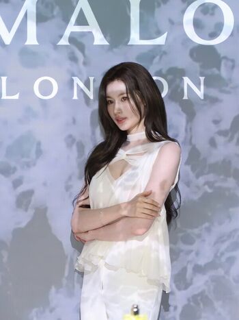 Full leaked Minatozaki sana page private onlyfans photo