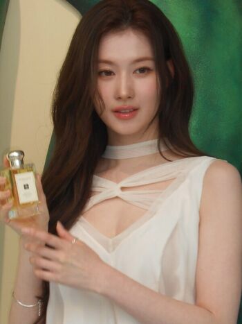 Full leaked Minatozaki sana page private onlyfans photo