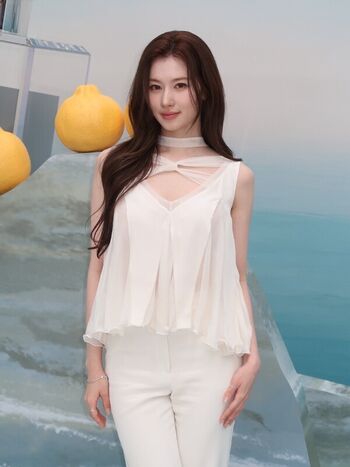 Full leaked Minatozaki sana page private onlyfans photo