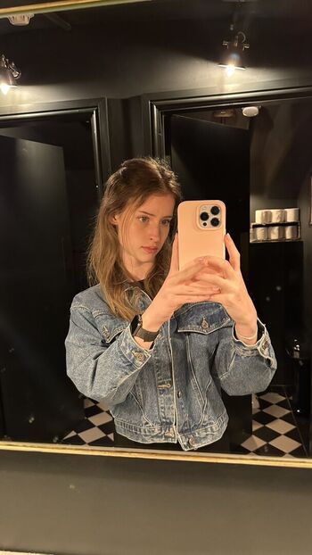 Full leaked Mira  page private onlyfans photo